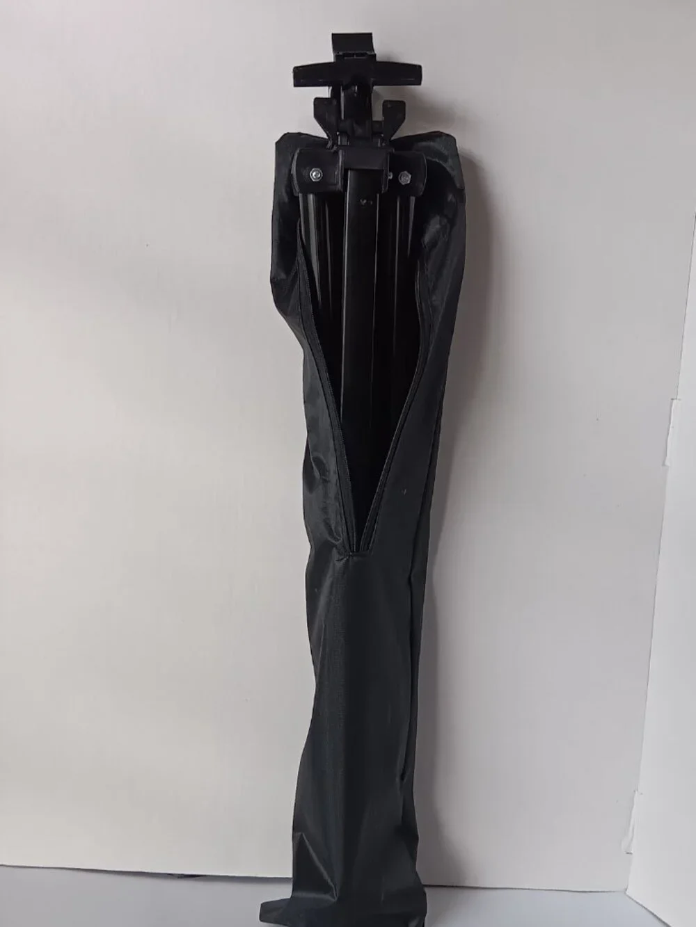 Tripod-Height =20.5 in to 48 in with 17.5 in crossbar support with carrying case